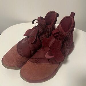 Lebron Soldier 11 Maroon shoes